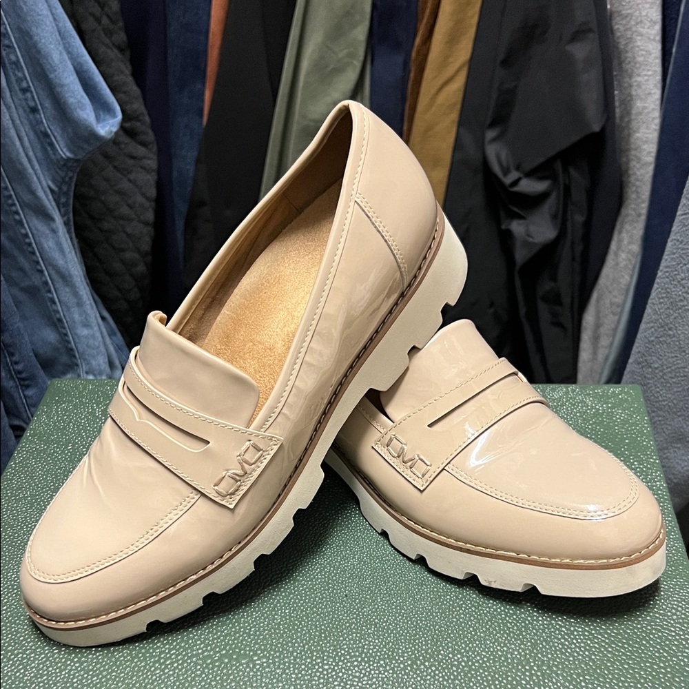 VIONIC Cheryl Elegant Beige Loafers for Women